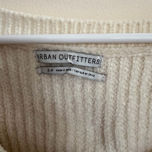 Urban Outfitters Ivory V-Neck Sweater - Picture 2 of 5